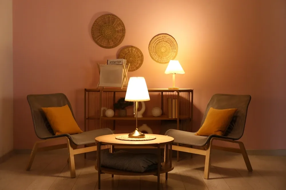 coffee table with a lamp and two chairs
